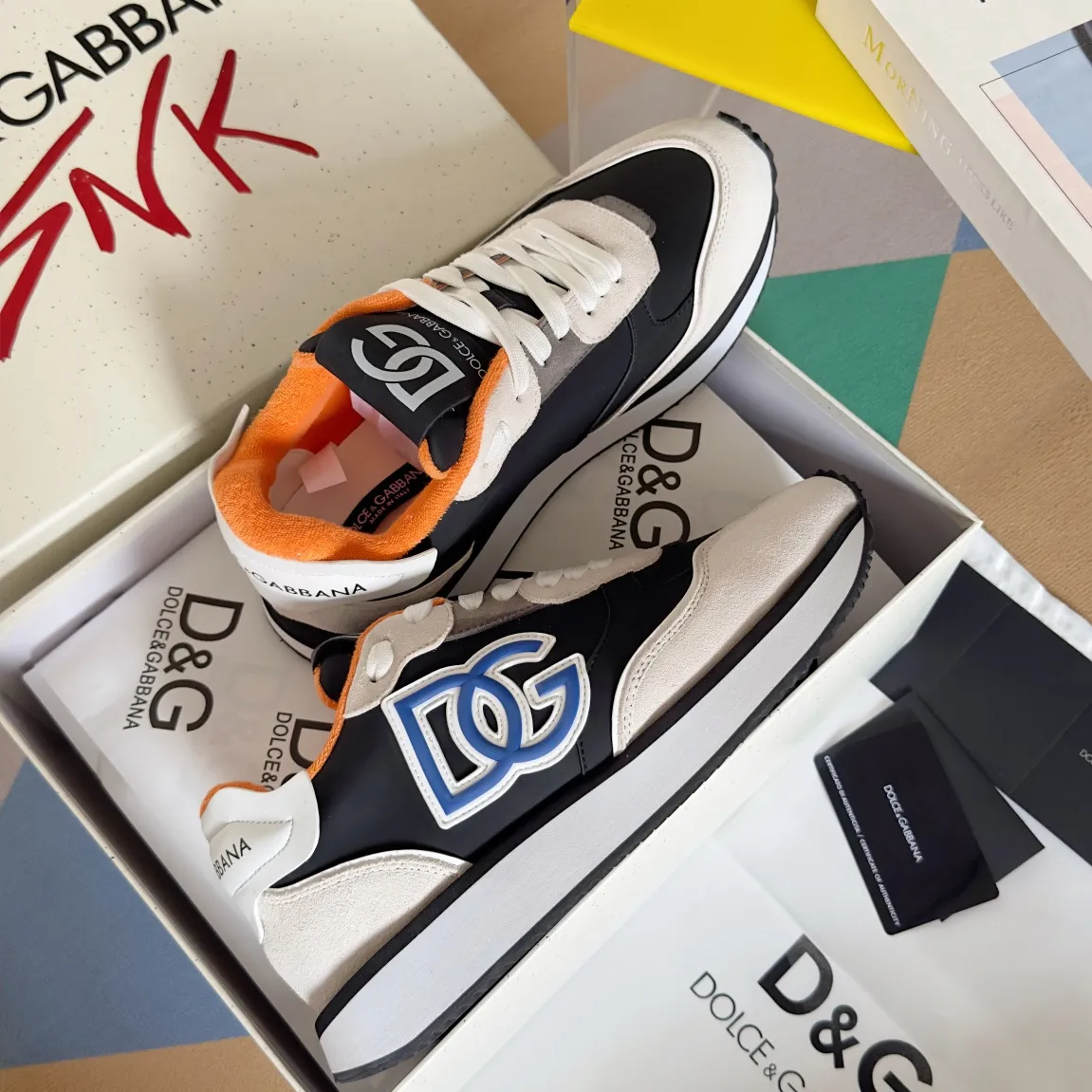 Factory price: 458💰D&G's latest Cushion series casual sports shoes, dad shoes, running shoes, original purchase and development, production, handmade, but always looking to the future. The new Cushion sneakers feature a two-tone suede upper accented by a mesh contrasting printed DG cross logo on the side. The lightweight, grippy rubber outsole adopts an innovative design to provide excellent performance, and the jacquard label adds timeless style. Exquisite packaging at the delivery counter🛍📦 ▪️ Fabric: Original custom-made first-layer cowhide ▪️ Lining: Original custom-made breathable towel lining ▪️ Sole: Original open-molded rubber material ▪️ Bottom thickness: 3.5CM ▪️ Size: Men's 38-45